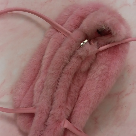 HOST PICK!! Brand New VINTAGE Y2K BARBIE FAUX MINK CAT/DOG CARRIER - Picture 10 of 10